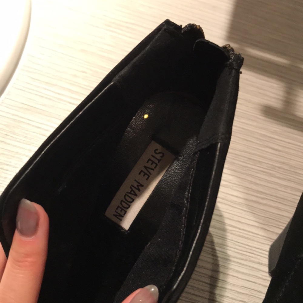 Steve Madden, size 6, Black suede - Picture 2 of 3
